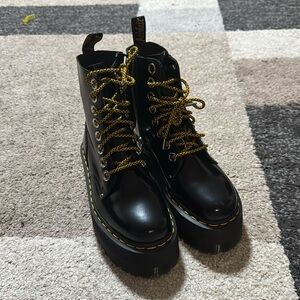 WORN 1x Women’s size 7 Dr Martens Boots